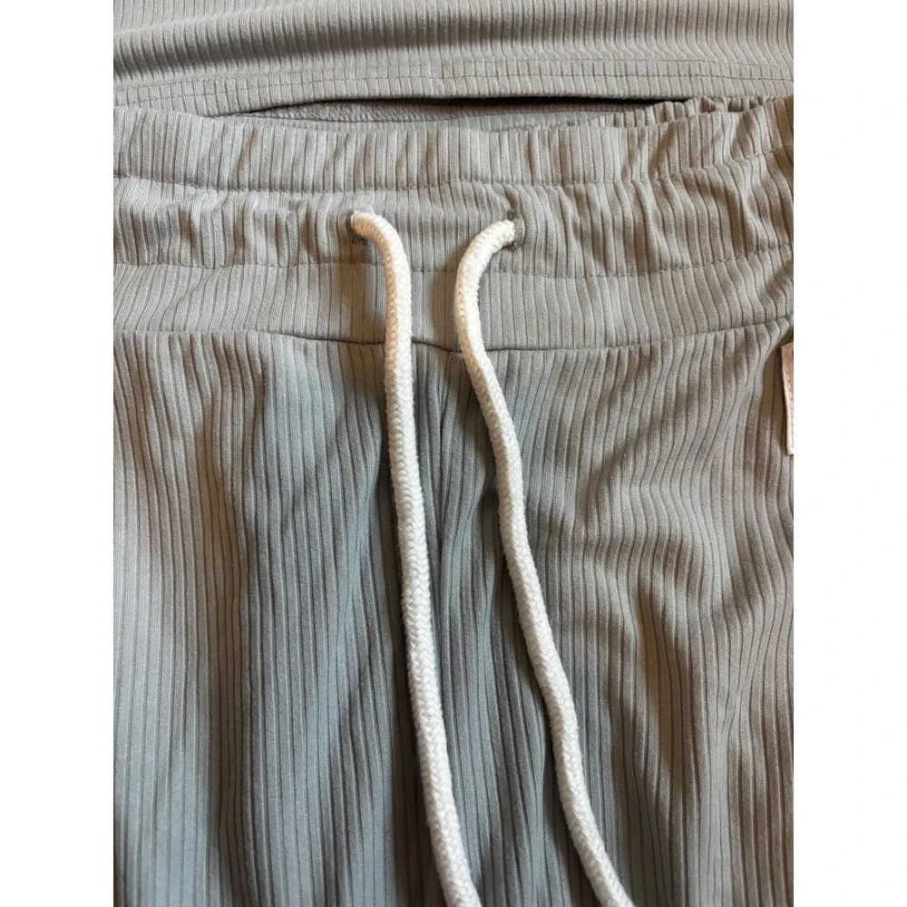 Danskin Lounge Set L Grey Ribbed Short Sleeve Top and Pants Athleisure Co-ord